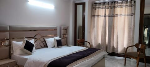 Sunshine Villa- Premiums Rooms in South Extension-2 Bed and Breakfast in New Delhi
