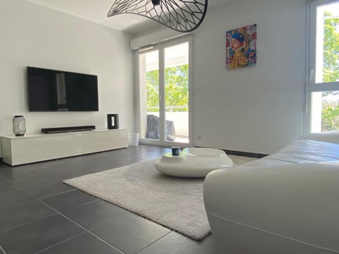 T2 moderne tout confort : 45 m2 + Terrasse de 13 m2 Condo in Bayonne