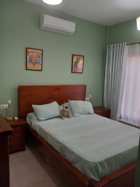 Bed, Photo of the whole room, Bedroom, air conditioner