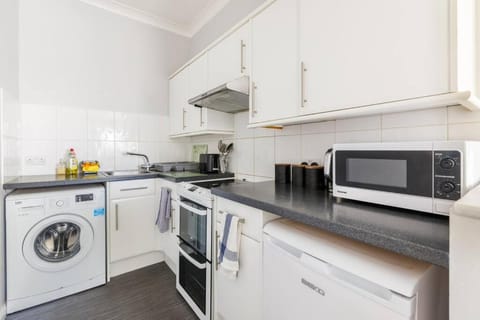 Cosy 2 Bed Apartment with Roof Terrace Apartment in Worthing