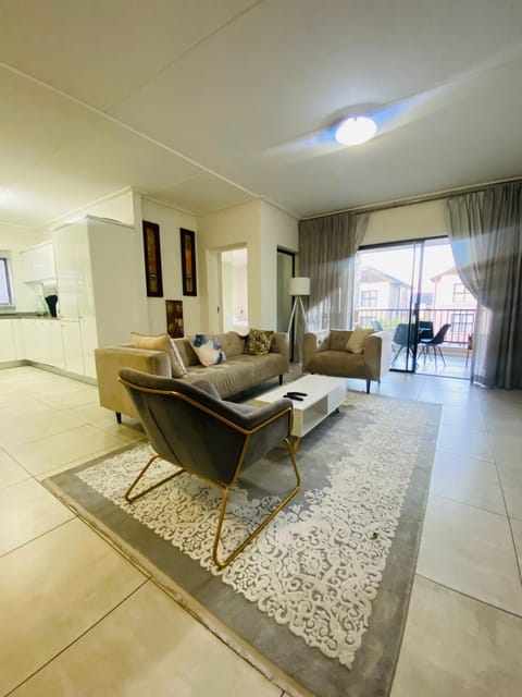 Stunning 3Bed 2bath Oasis W King Bed Condominio in Sandton