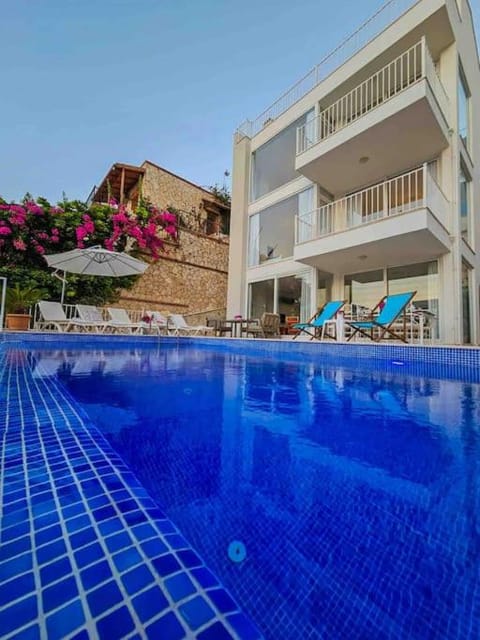 Pool view, Swimming pool, sunbed