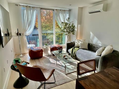 Bright+Lovely home /Beautiful Street Apartment in Bedford-Stuyvesant