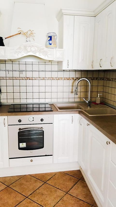 Kitchen or kitchenette, pet friendly, stove