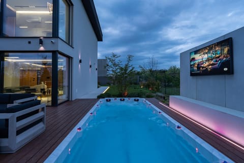 Pool view, Swimming pool