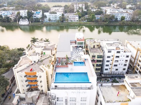 Lake view, Swimming pool