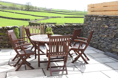 Meadow View near Settle. Short walk to food pub House in Craven District