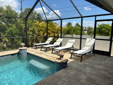 Modern Boutique 4 BDR Pool House Close to Beach House in South Gulf Cove