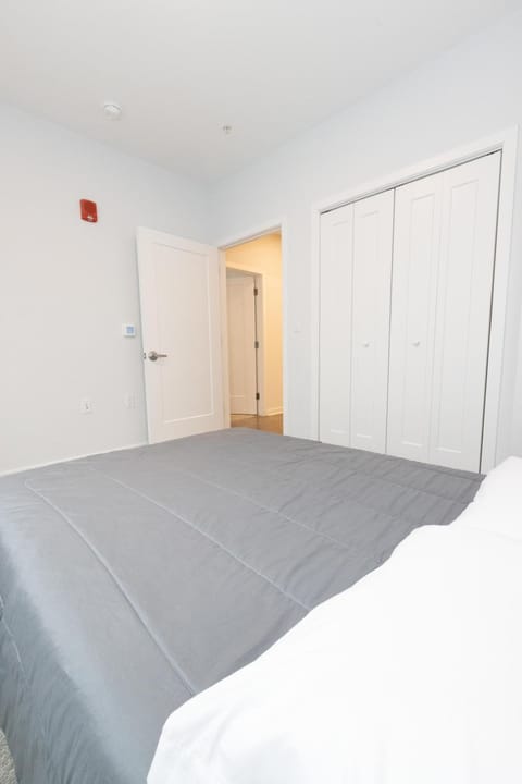 Quaint Two-Bedroom Abode mins to NYC Condominio in Kearny