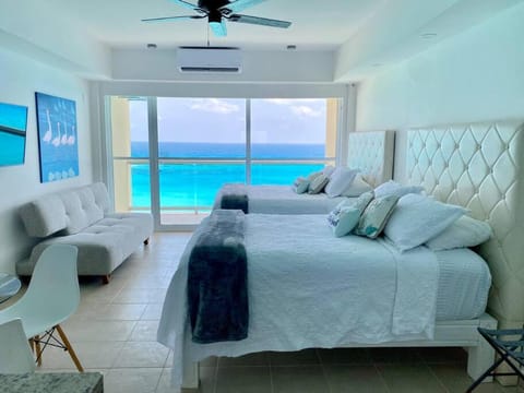 Oceanfront Studio/Amazing Views Apartment in Cancun