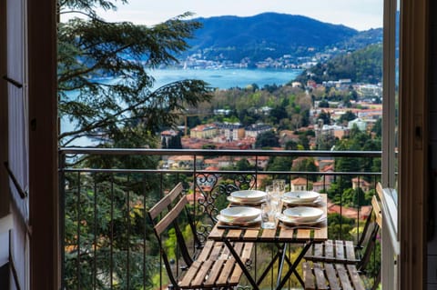 Balcony/Terrace, City view, Lake view