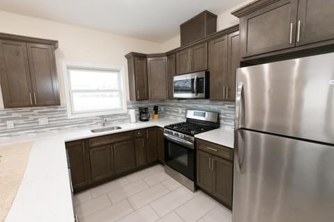 Vibrant and Modern 3-Bed Apt mins to NYC Condominio in Kearny