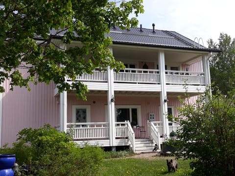 Wanha Neuvola Guesthouse & Apartment Bed and Breakfast in Finland