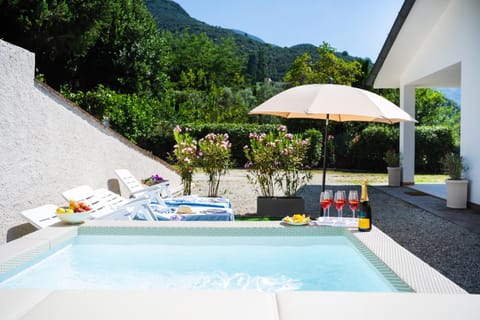 Patio, Spring, Day, Natural landscape, Garden, Hot Tub, Garden view, Mountain view, Pool view, Swimming pool, sunbed