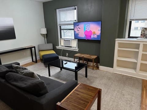 1BR CWE near BJH mins STL Zoo Apartment in Saint Louis