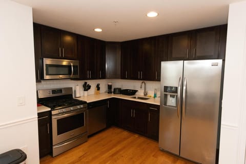 Pristine 2-Bed Apt with Skyline Views - mins to NYC Condominio in Hoboken