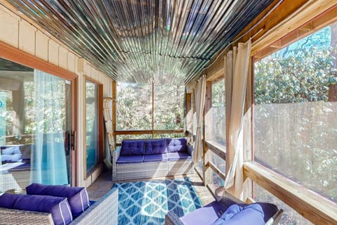 Serene Pocono Pines Getaway Haus in Lake Naomi