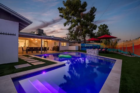 Scottsdale Desert Oasis- Resort Style Backyard w Private Pool and Nearby Shopping & Dining! House in Scottsdale