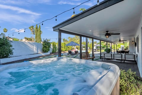 Scottsdale Oasis At Monte Cristo, Soaking Tub, Resort Style Yard, Pool & Hot Tub, Concierge House in Phoenix