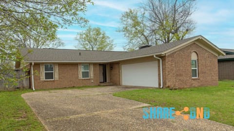 Chic & Spacious 3BR2BA Home in Pecan Lake House in Little Rock