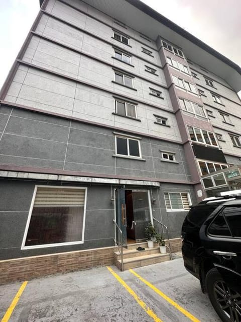 Yllib Transient Condo Apartment in Baguio