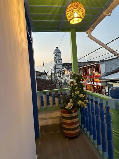 Balcony/Terrace, City view