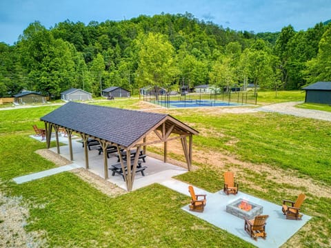 Little Gem Cabin Maison in Jenkins Mill