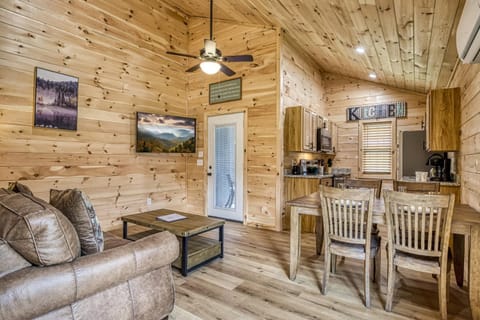 Little Gem Cabin-You Get 951 FREE Attraction Tickets per Paid Day, Dollywood and more Casa in Jenkins Mill