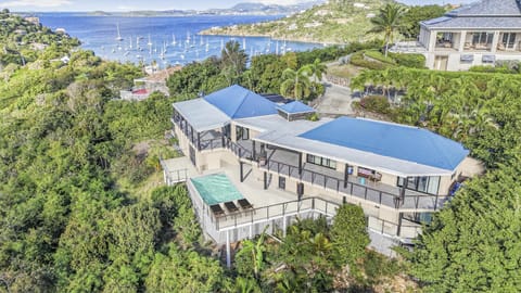 Property building, Sea view, Swimming pool