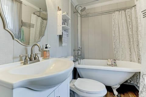 Stay in a Historic Gold Mine Town w/Mountain Views House in Colorado