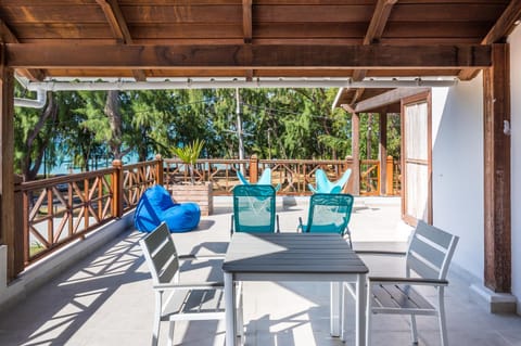 Patio, View (from property/room), Dining area, Garden view