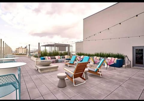 Snazzy 3Bed HighRise with Pool, Spa & Rooftop deck Eigentumswohnung in East Los Angeles