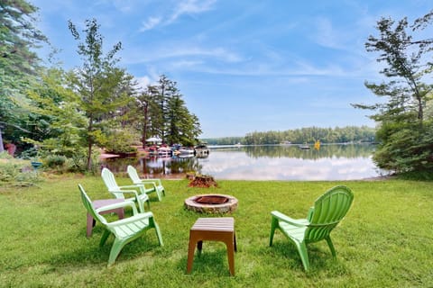 Lake Ivanhoe Rendevous House in Wakefield