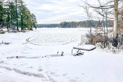 Lake Ivanhoe Rendevous House in Wakefield