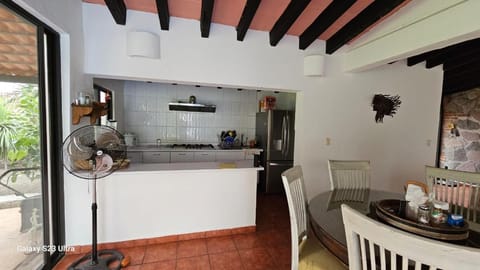 Casa de 1 nivel con alberca en fraccionamiento las Fincas. House in Jiutepec