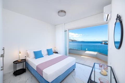 Natural landscape, View (from property/room), Balcony/Terrace, Photo of the whole room, Bedroom, Sea view