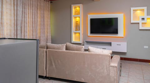 TV and multimedia, Living room, Seating area, Evening entertainment