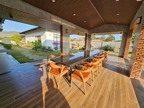 Garden, View (from property/room), Seating area, Dining area, Garden view