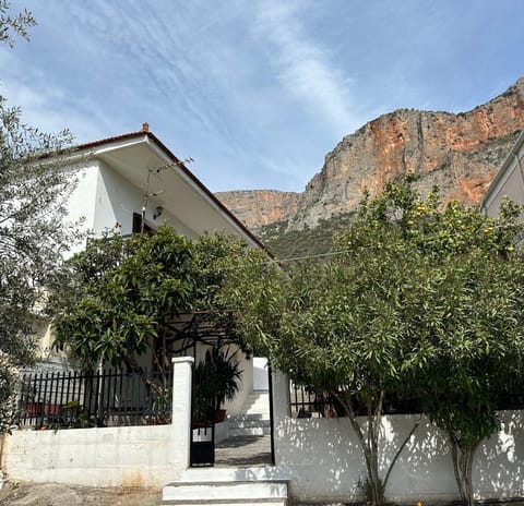 Property building, Day, Natural landscape, Mountain view