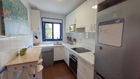 Kitchen or kitchenette, dishwasher, fireplace, minibar, pet friendly, stove, toaster