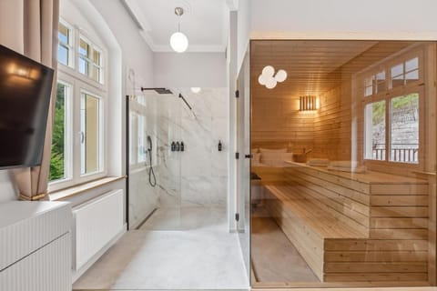 Sauna, Bathroom, Bedroom