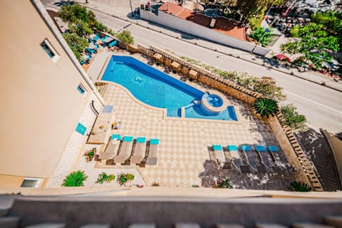 Day, Bird's eye view, Pool view, Swimming pool, sunbed