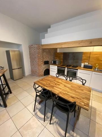 Kitchen or kitchenette, Communal kitchen