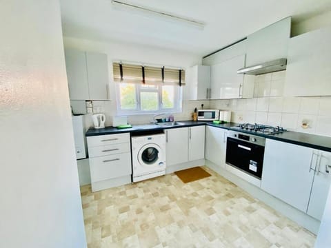 Wonderful Two Bedroom Apartment in London Condo in Wembley