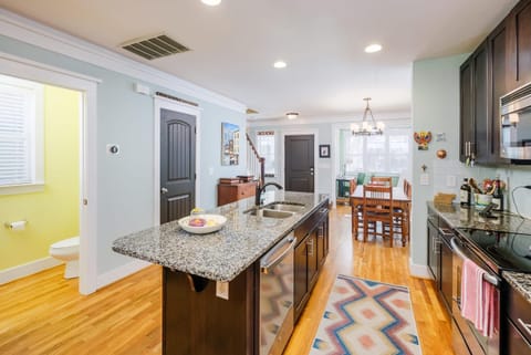 Eclectic 3BR Steps to Main Street with a Patio Haus in Cornelius