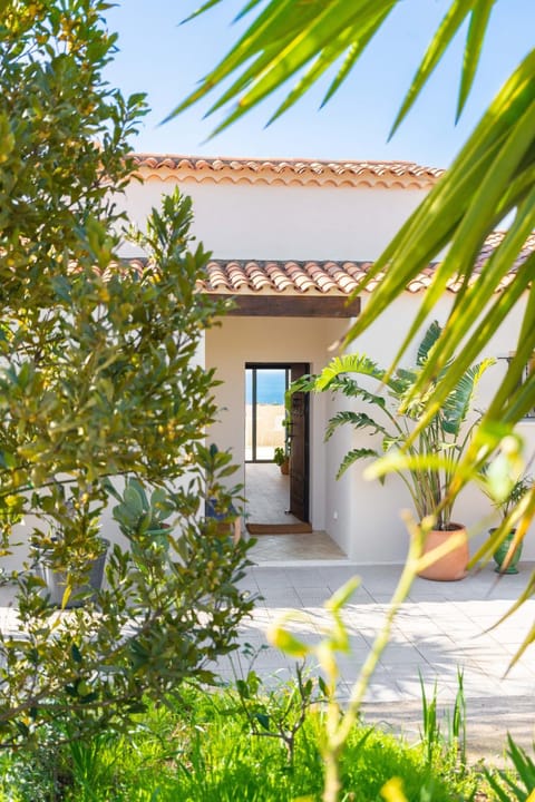 Property building, Garden view, Sea view