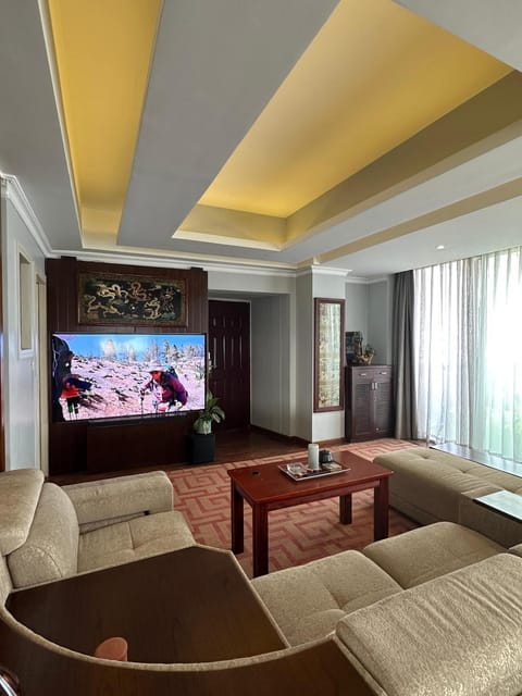 Communal lounge/ TV room, TV and multimedia, Living room, Seating area, Evening entertainment