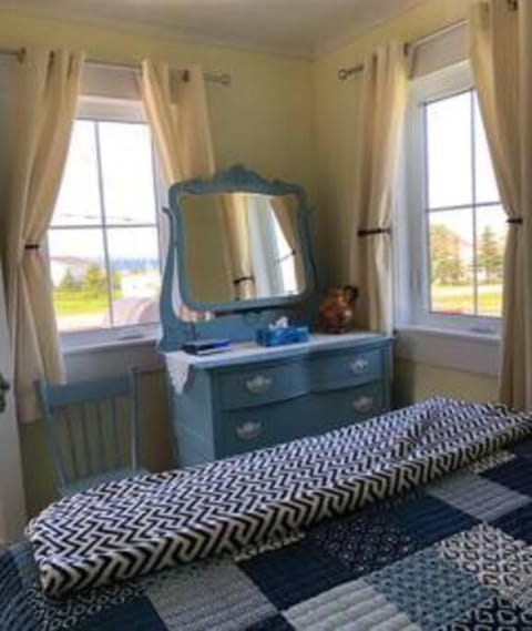 Experience Tranquility: Cricket Field Offers Charming Retreat in Twillingatate Haus in Twillingate