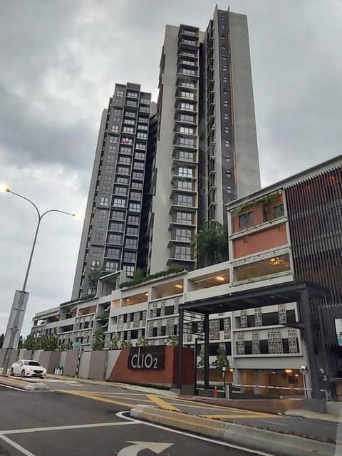 Modern 7-Pax Retreat Steps from IOI City Mall Apartment in Putrajaya