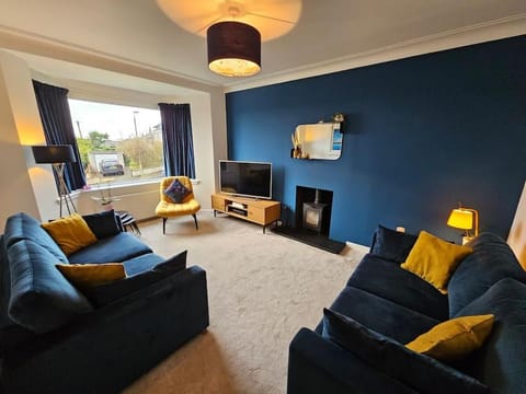 Kaimes Kip: Stylish Edinburgh Five Bedroom Home House in Edinburgh